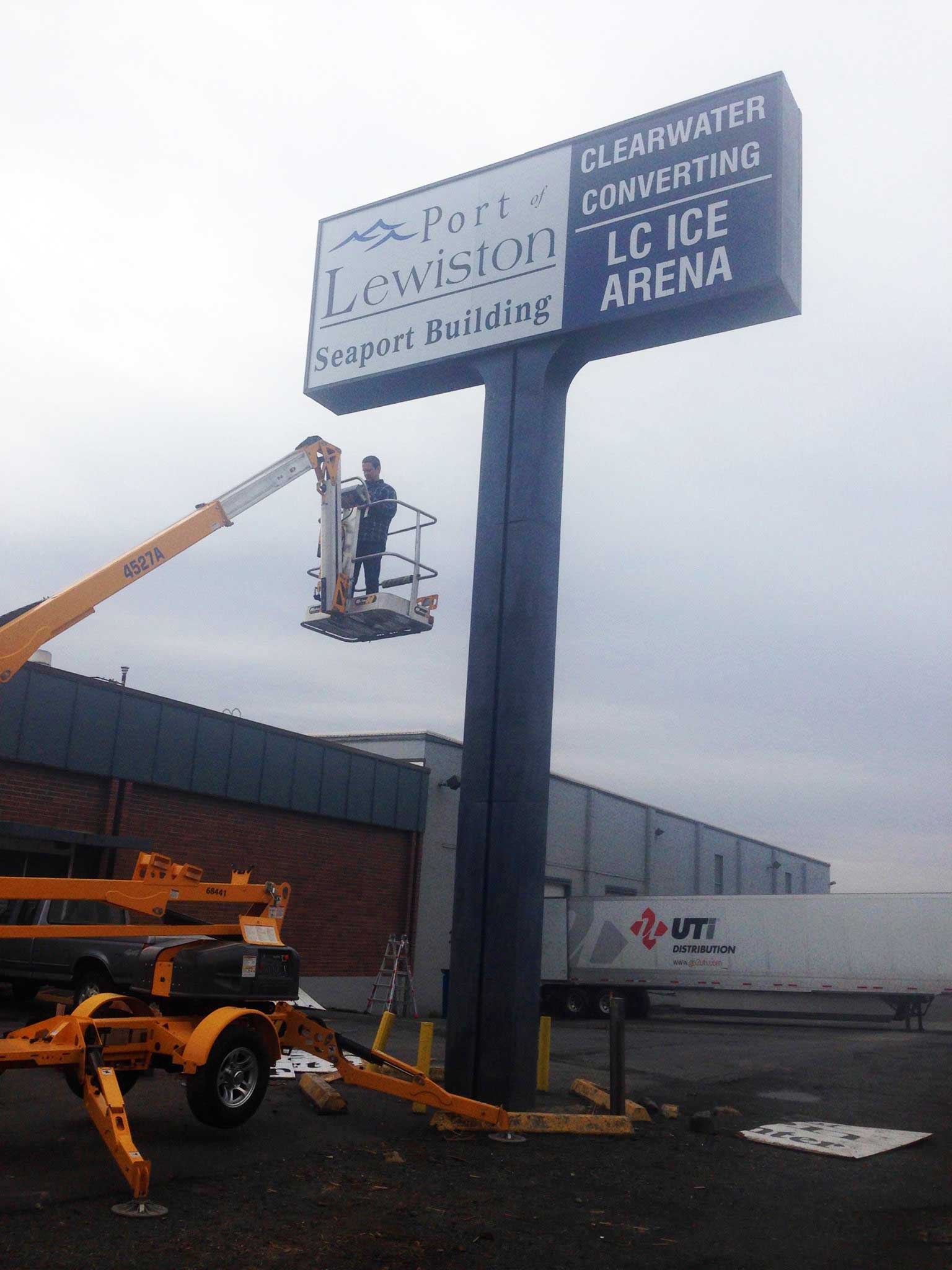 Sign-Installation Sign-Installation